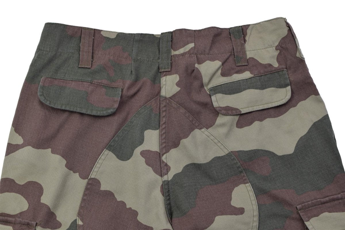 Pantalones cortos militares turcos originales en camuflaje Woodland para uso en el campo al aire libre