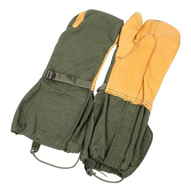 Manoplas originales para clima frío extremo del ejército de EE. UU. con diseño de dedo en gatillo y palma reforzada con cuero en verde militar.
