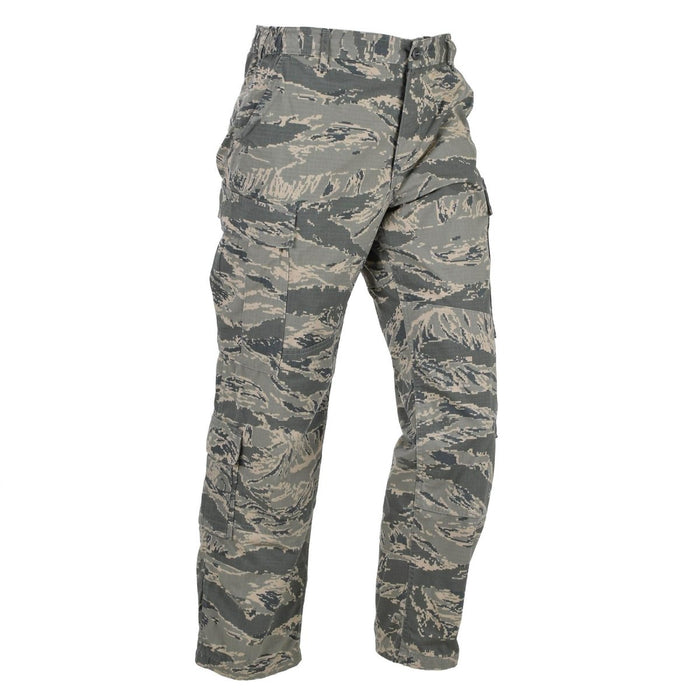 Pantalones de campo militares originales de EE. UU. en camuflaje digital con rayas de tigre con tejido ripstop duradero y múltiples bolsillos cargo.