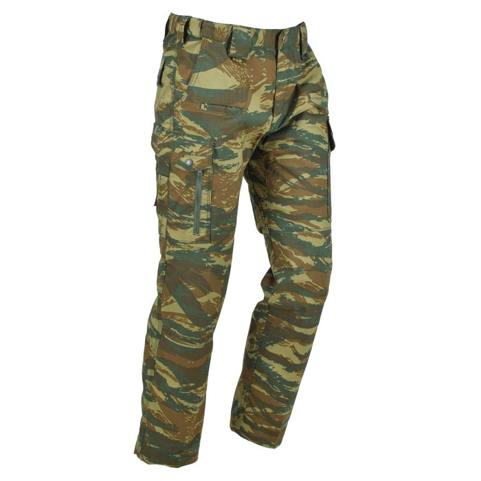Pantalones de camuflaje estilo lagarto Pentagon Ranger 2.0 con tejido ripstop, asiento reforzado y múltiples bolsillos para mayor durabilidad.