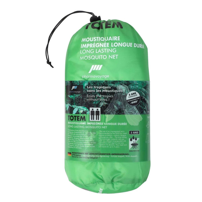 Embalaje de mosquitera verde con marca sobre fondo blanco.