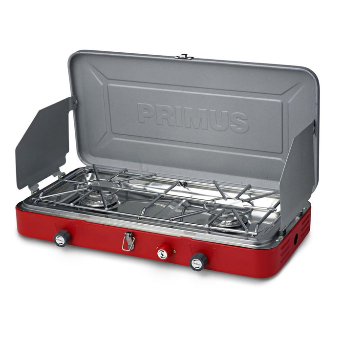 Estufa de camping portátil Primus Atle II con dos quemadores, parabrisas y fácil instalación de propano para cocinar al aire libre