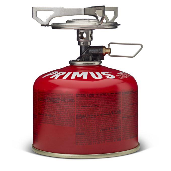Estufa compacta Primus Essential Trail con recipiente de gas butano para una cocina confiable para acampar al aire libre y un control preciso de la llama.