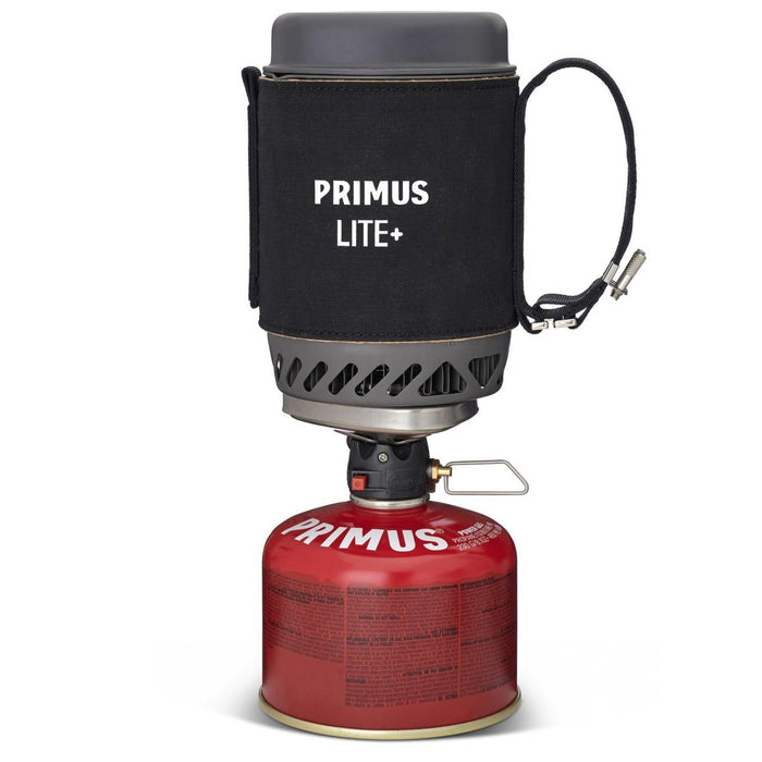 Estufa de camping ligera Primus Lite Plus con olla revestida de cerámica y depósito de combustible para senderismo y cocina al aire libre.