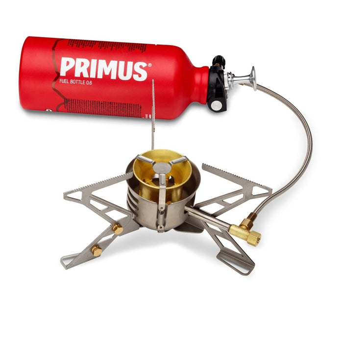 Estufa de senderismo Primus MultiFuel III con botella de combustible roja, diseño portátil compacto para acampar al aire libre y uso multicombustible