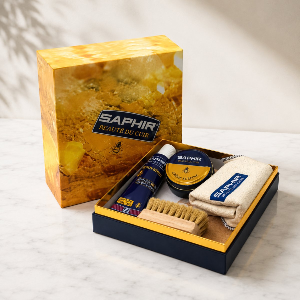 Saphir Box Kit grande para el cuidado del calzado, juego de paños y cepillos para pulir cuero liso