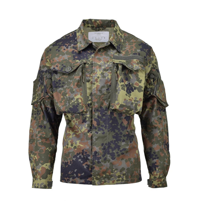 Chaqueta de campo TACGEAR de estilo militar alemán con camuflaje Flecktarn duradero y múltiples bolsillos utilitarios.